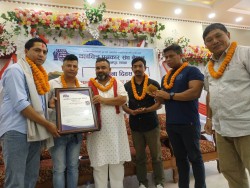 घिमिरेलाई 'राष्ट्रिय चलचित्र पत्रकारिता पुरस्कार' प्रदान
